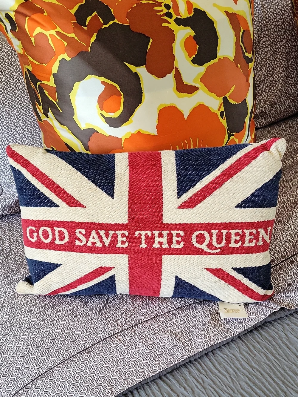 Union Jack 'God Save The Queen' Decorative Throw Pillow - Red, White & Blue